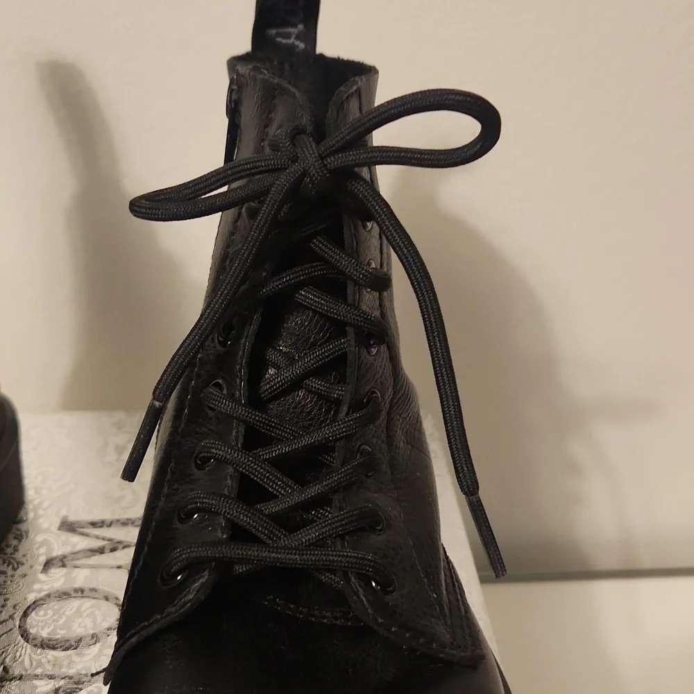DR MARTENS Size 3. Black Lace-Up Boots